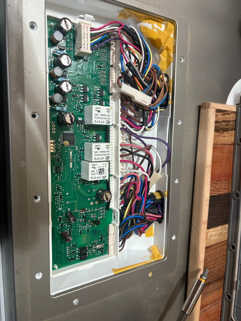 Main control board of a Bosch refrigerator