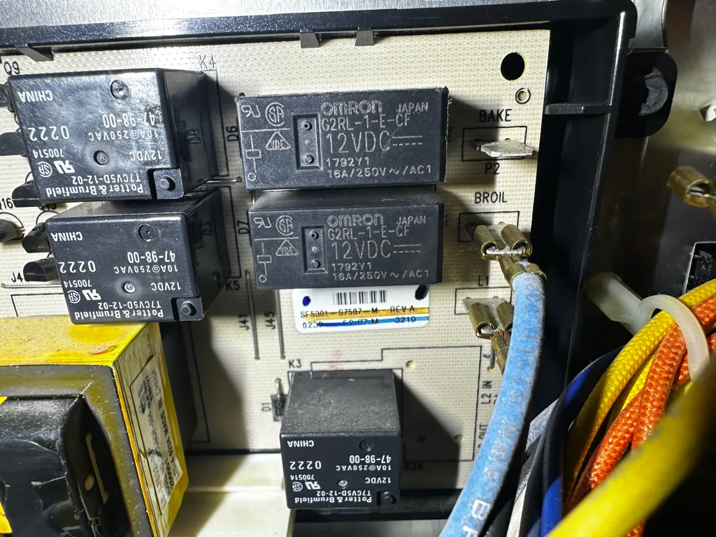 Relay board and wiring inside a Frigidaire range
