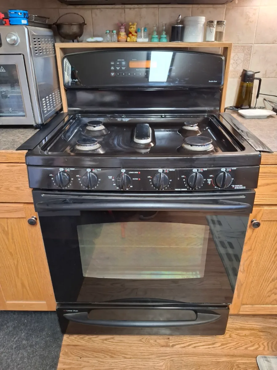 Black GE gas range that would not hold its temperature