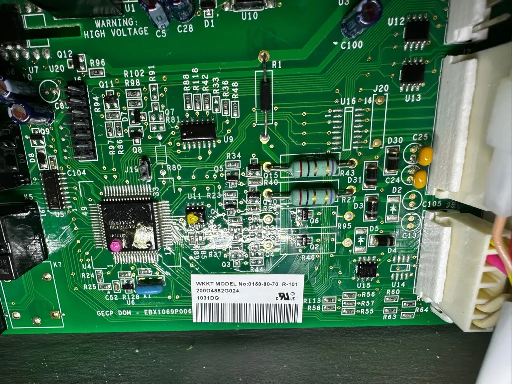 Main control board of a GE refrigerator