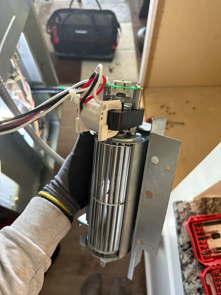 Replacing the cooling fan of a GE wall oven with an F96 code