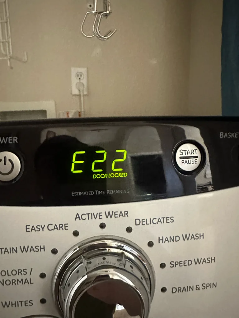 GE front-load washer display showing E22