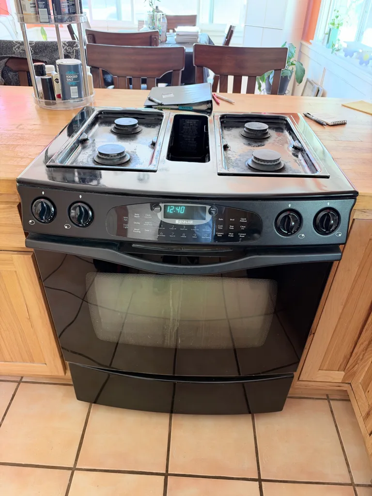 JennAir downdraft gas range in a kitchen