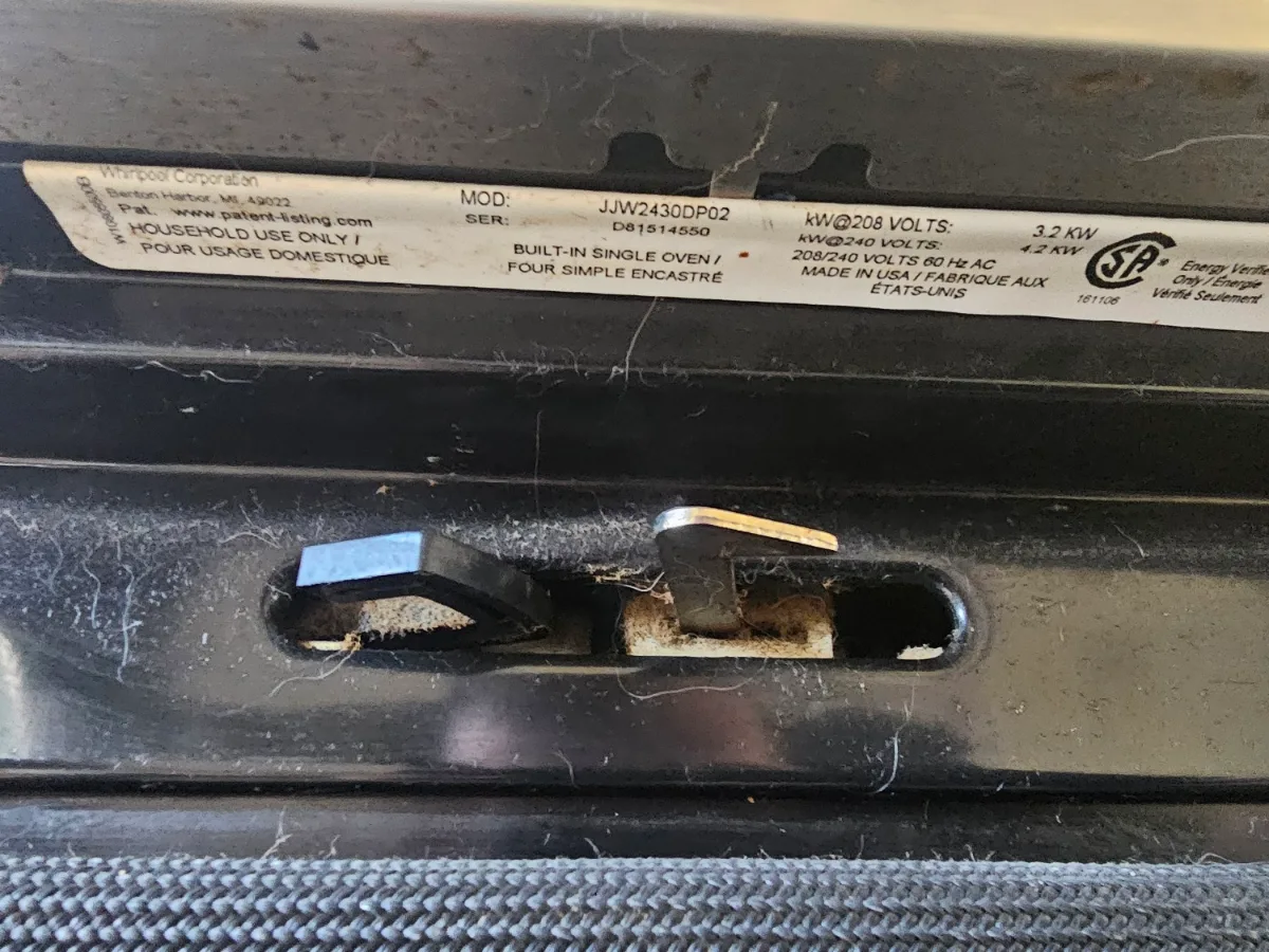 Oven door latch of a JennAir range