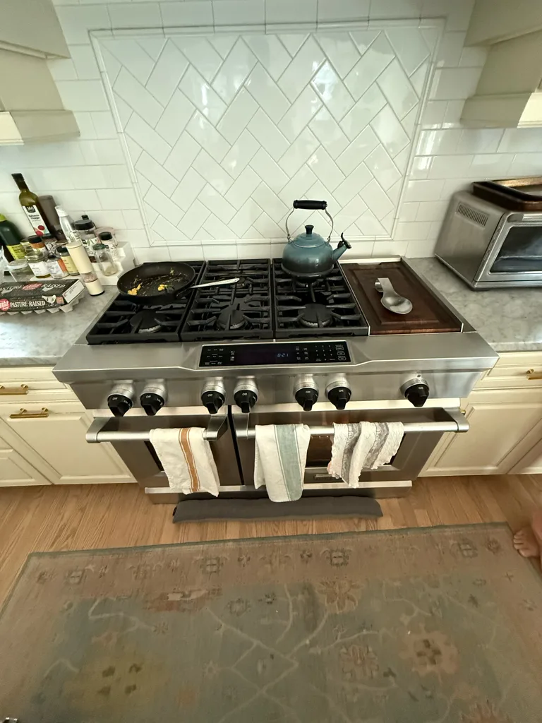 KitchenAid commercial-style gas range in a Denver-area kitchen