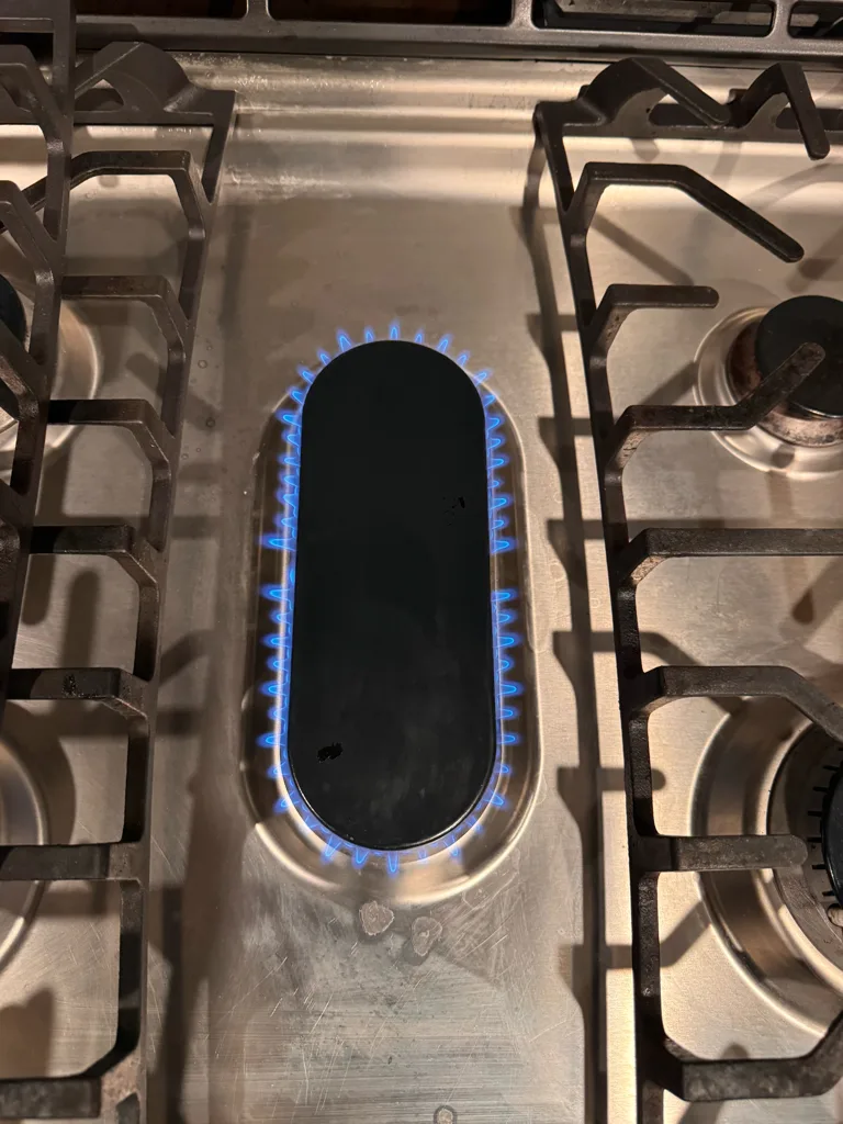 Center burner of an LG gas range lighting evenly after cleaning