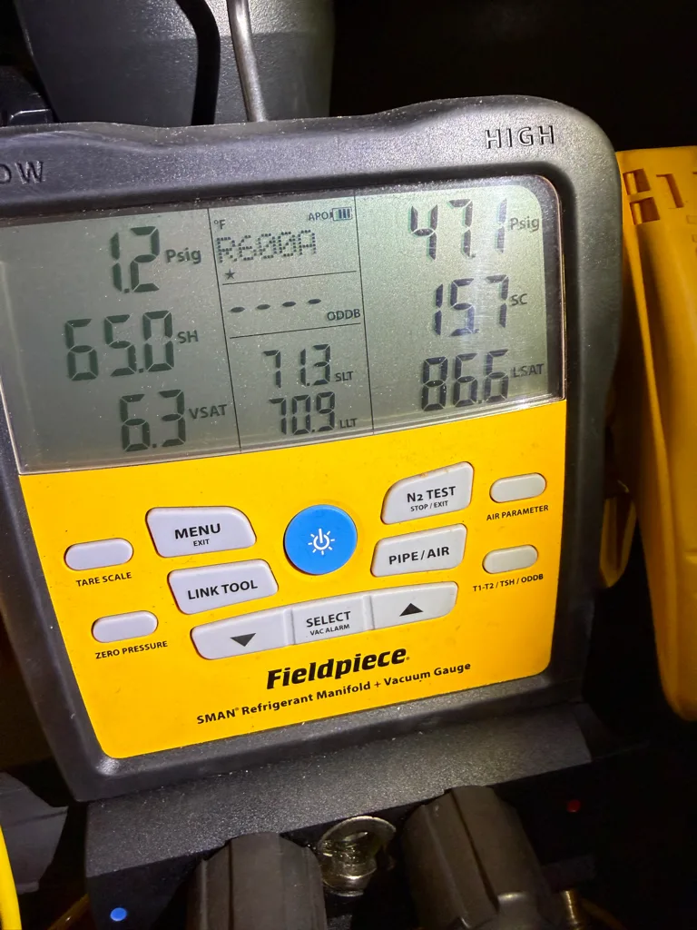 Digital refrigerant manifold reading pressures on an R600a LG refrigerator