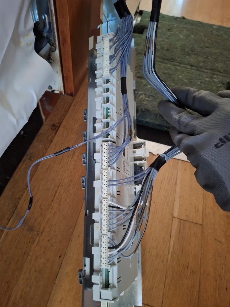Control electronics in the door of a Miele dishwasher