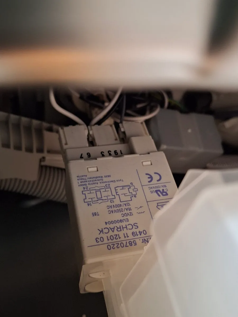 Electronic board with the heater relay from a Miele dishwasher