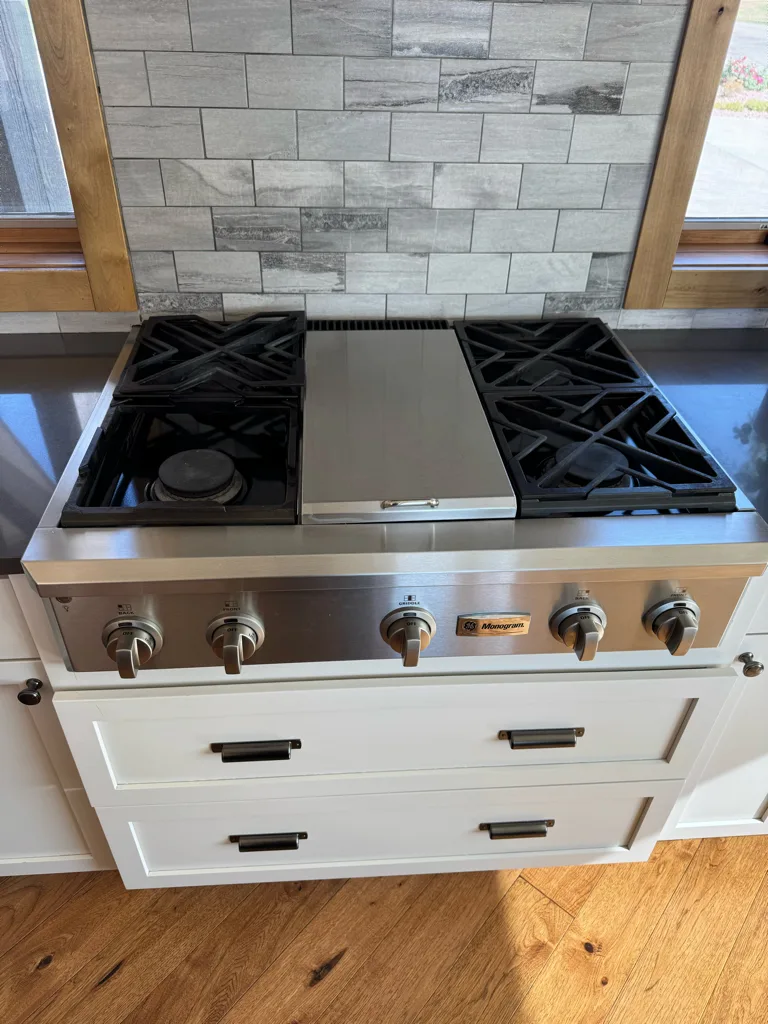 Monogram gas rangetop with a center griddle