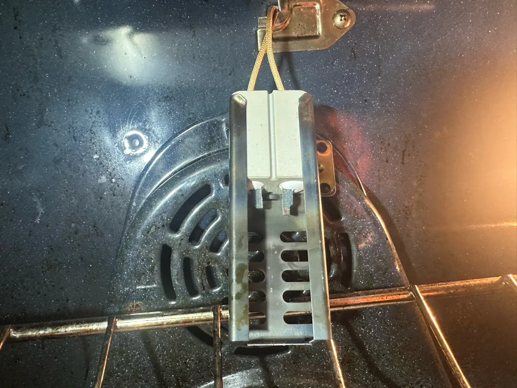 Igniter inside a Samsung gas oven