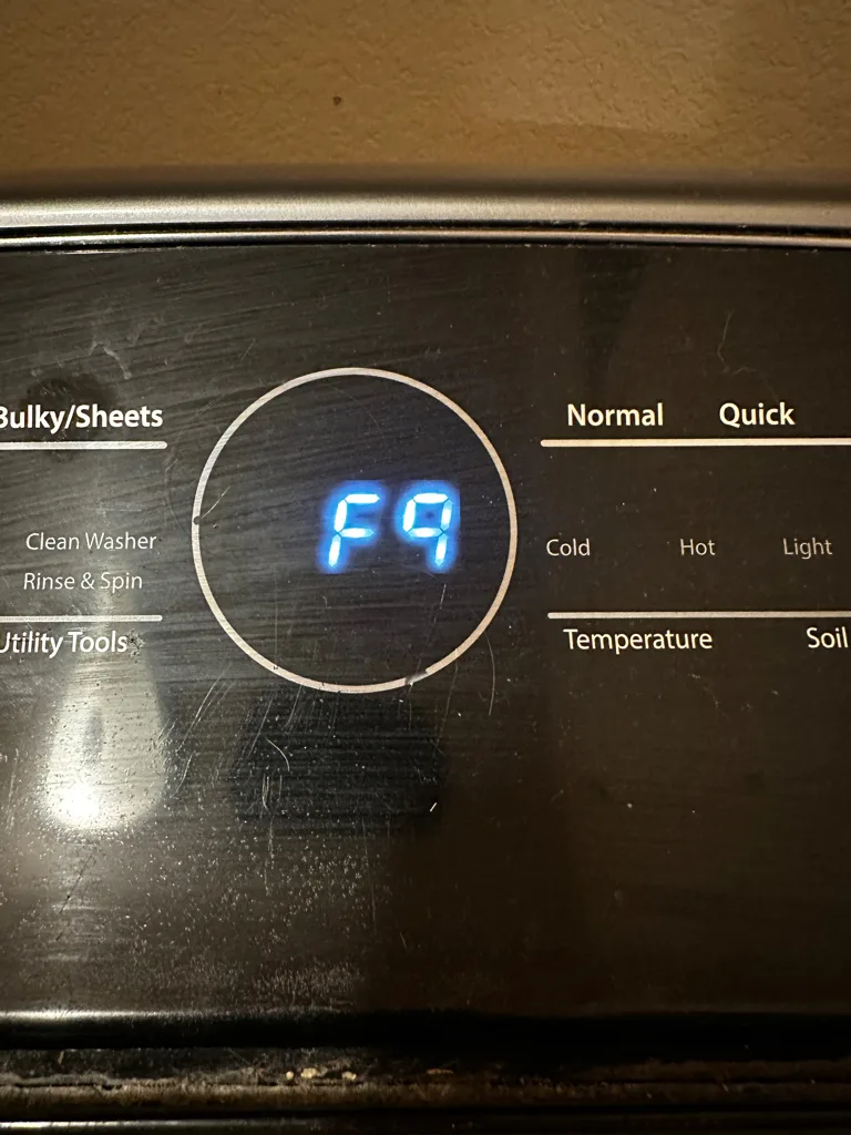 Whirlpool washer display showing F9, the first half of the F9 E1 drain code